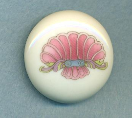 Round shell motif magnet 
